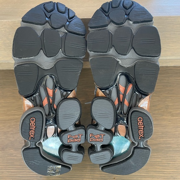 Aetrex Women’s RX Runner Athletic Shoe X-Wide Width in Grey/Copper - Picture 4 of 6